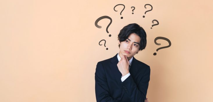 悩む男性