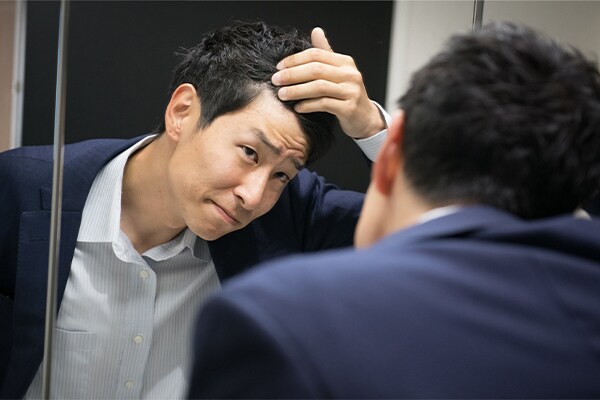 M字ハゲは治らない・手遅れと言われる理由は何？治療方法や症例を紹介
