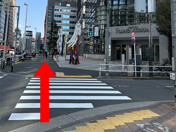 道案内画像04 丸の内線　西新宿駅から（地上）