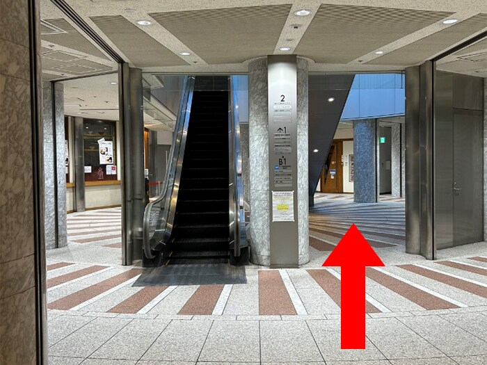 道案内画像03 丸の内線　西新宿駅から（地下直結）