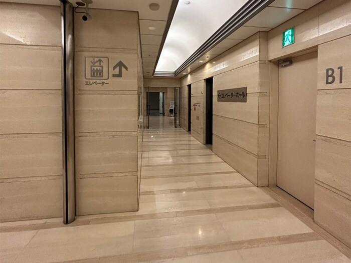 道案内画像06 丸の内線　西新宿駅から（地下直結）