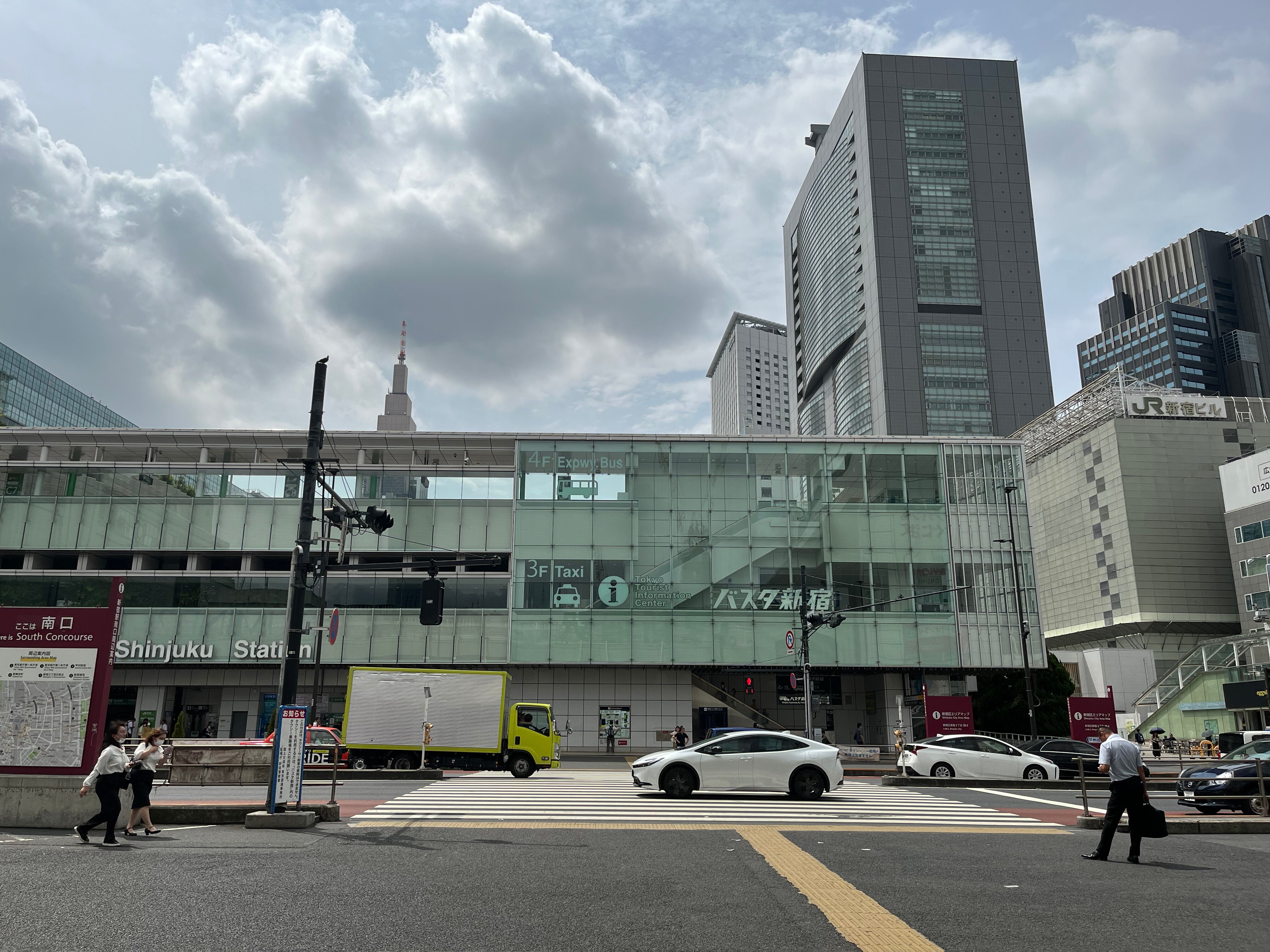 道案内画像02 JR新宿駅 南改札からお越しの方