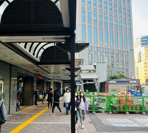 道案内画像02 横浜駅（地上）からお越しの方