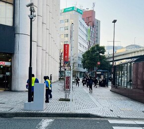 東京スター銀行の前を通り過ぎます。